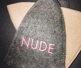 Вышивка надписи NUDE на банной шапке